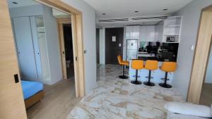 Emerald Terrace Resort 2 bedrooms Panoramic Ocean View Top Floor