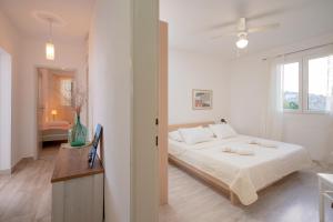 Seafront Stone Home With King Beds, Garden And Balcony