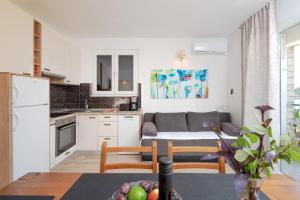 Seafront Stone Home With King Beds, Garden And Balcony