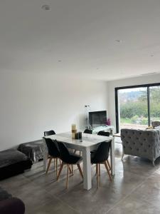 Maisons de vacances Villa tout confort en Provence avec Piscine, ainsi qu-un parking prive : photos des chambres