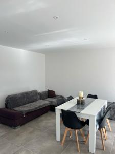 Maisons de vacances Villa tout confort en Provence avec Piscine, ainsi qu-un parking prive : photos des chambres