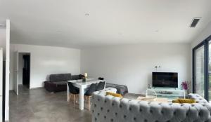 Maisons de vacances Villa tout confort en Provence avec Piscine, ainsi qu-un parking prive : photos des chambres
