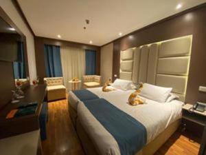 King of The Vally Nile Cruise Aswan To Luxor 3 Night And visit the Nubian village