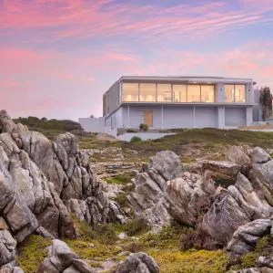 Seafront Villa - Whale Bay Luxury Retreat - De Kelders