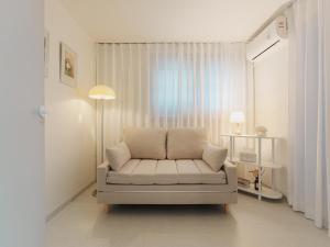 6 people, Lotte World, Seongsu, Gangnam, COEX, Jamsil Station, Samsung&Asan Hospital, KSPO Dome, Shinnonhyeon