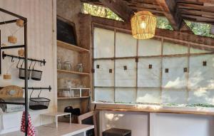 Maisons de vacances Awesome Home In Goult : photos des chambres