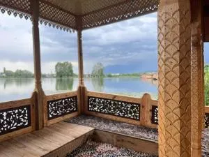 House boat house of common - Sudarbal