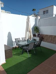 Agréable bungalow avec grande terrasse et piscine