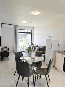 Ballito Groves apartment-sleeps 4 -pool -gym - Isinembe