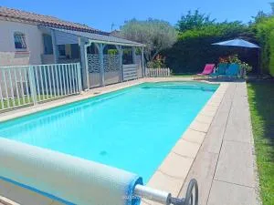 Maison avec grande piscine près de Nîmes - Redessan