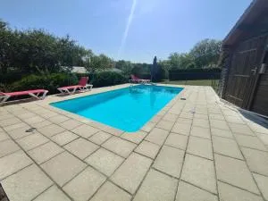 Les gîtes du Zoo,2 logements 10min du zoo piscine partagée juin-octobre & spa partagée avril-octobre ,calme & reposant - 圣艾尼昂