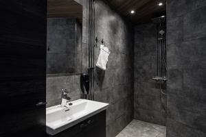 RukaValley Unique46 Ski In - Ski Out