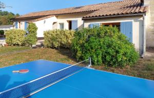 Maisons de vacances Awesome Home In Ambares Et Lagrave : photos des chambres