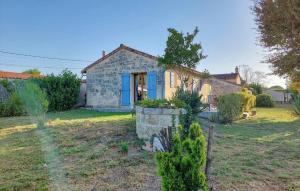 Awesome Home In Ambares Et Lagrave