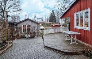 Lovely Home In Lidköping With Wifi