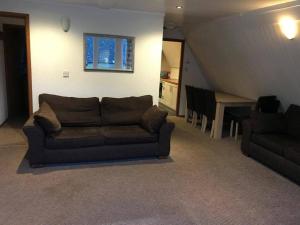 Coastal Chalet - Sleeps 6 - Pool - Parking