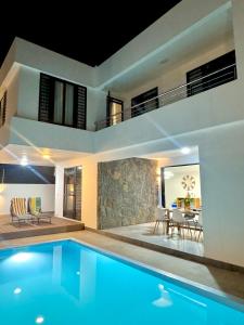 Luxury 6BR Villa Flic en Flac