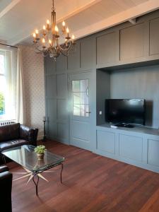 Vernieuwd luxe voorhuis - naast de molens