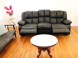 Los Angeles Blue Nest