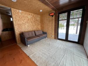 Namelis Saulės gatvėje prie Siesarties ežero