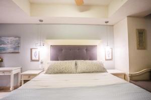 Beachfront 1BR w Balcony & Resort-Style Amenities