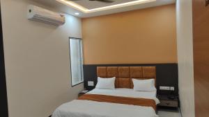 Yashomati Hotel