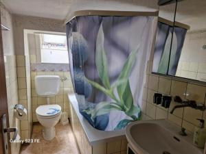 Furnished apartment near highway