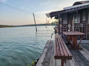 p2 เรือนกระท่อมน้ำ เรือนรอยน้ำ บ้านกามเทพ อัมพวา โฮมสเตย์ - Ubytování bez kategorie ve městě Amphawa