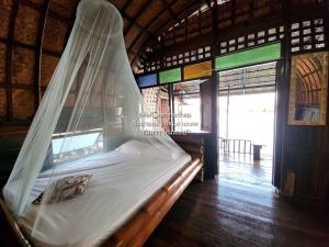 p2 เรือนกระท่อมน้ำ เรือนรอยน้ำ บ้านกามเทพ อัมพวา โฮมสเตย์