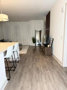 Luxury 2BR Close To Downtown