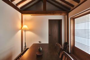 Lurury Hanok Stay Reflection