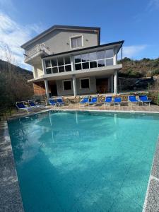 Qyteza Guest House & Camping