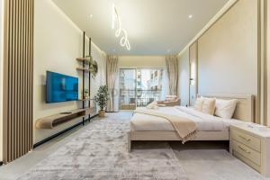 Near Major Tourist Destinations, Balcony Overlooking Community and Pool, Burj View Residence, Arjan - Dubailand by Deluxe Holiday Homes - 4hvězdičkové hotely ve městě Dubaj