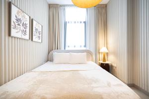 1BR The Crown Apartment by Blue Cloud Holidays