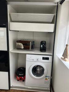 Garden Studio Escape Open-Plan Comfort & Outdoor Space