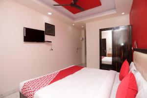 Super Hotel O Raj Palace