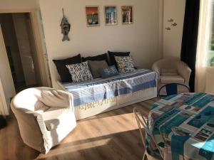 Appartement Type F2 climatise entre plage et port