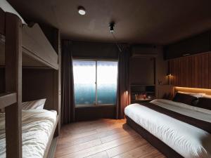 Tokyo Skyline Hideaway