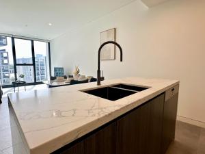 Spacious Pool View Apt in Olympic Park