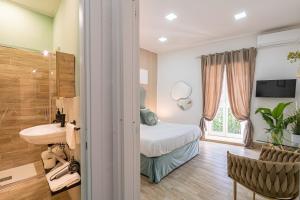 RANDOM HOLIDAYS NAPOLI