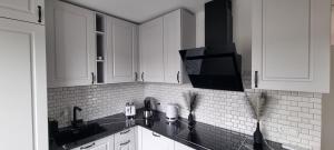 Wellnesshaus Dorfblick mit Outdoor-Jacuzzi und Infrarotkabine