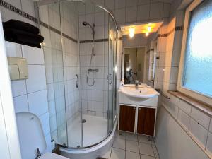 wellness bungalow 115 keybox starlink wifi tv airco heater woods pittoresque town lidl restaurant bioresonance