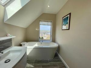 Bay View, luxury house, sleeps 6 adults 3 children