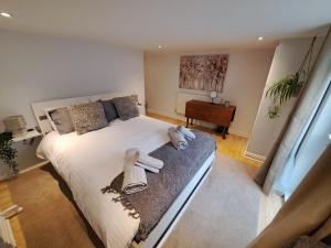 Charming Town Centre 2 Bed House