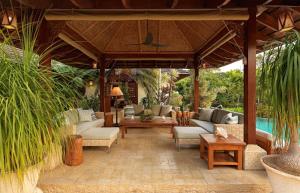 Amanoka Exclusive Villa with Private Beach & Gazebo