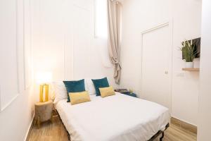 RANDOM HOLIDAYS NAPOLI