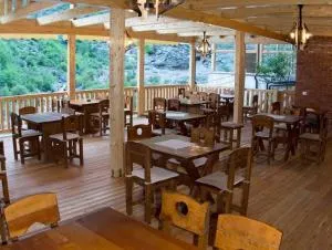 Hotel të Cemi Restaurant - Vukli