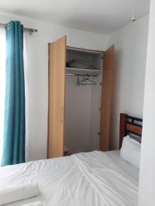 Cosy Studio with a Swimming Pool, Free Parking