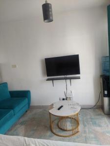 Cosy Studio with a Swimming Pool, Free Parking