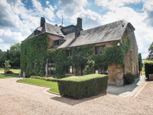 Luxurious castle with hot tub in the Belgian